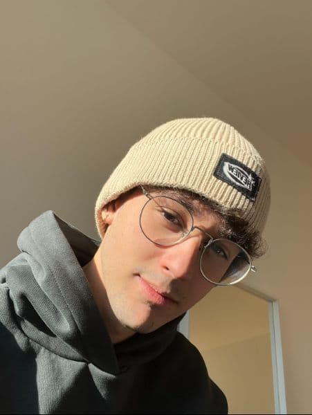 Lucas R.